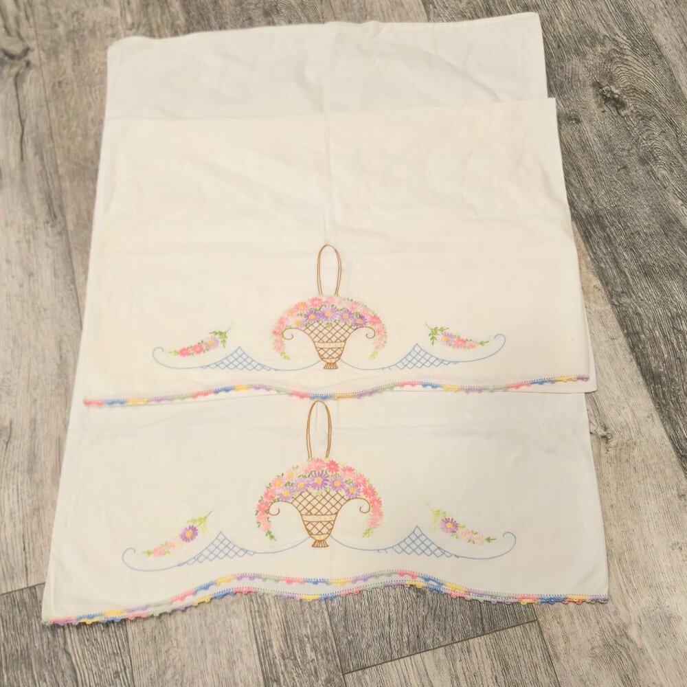 Vintage Embroidered Floral Basket Pillowcases Crochet Edge Purple pink Daisies - Picture 7 of 16